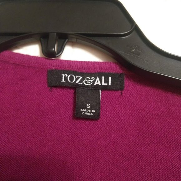 Cold shoulder sweater - Picture 3 of 3